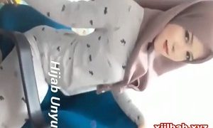 Hijaber Unyu Hot Live Bikin Sange Liat Aksinya