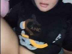 Janda Hijab Hyperseks Menikmati Banget Memeknya Dientot